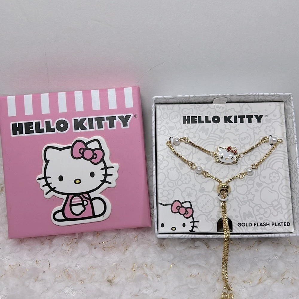 Hello Kitty Gold Flash Plated Adjustable Bolo Bracelet with Pearls and Box